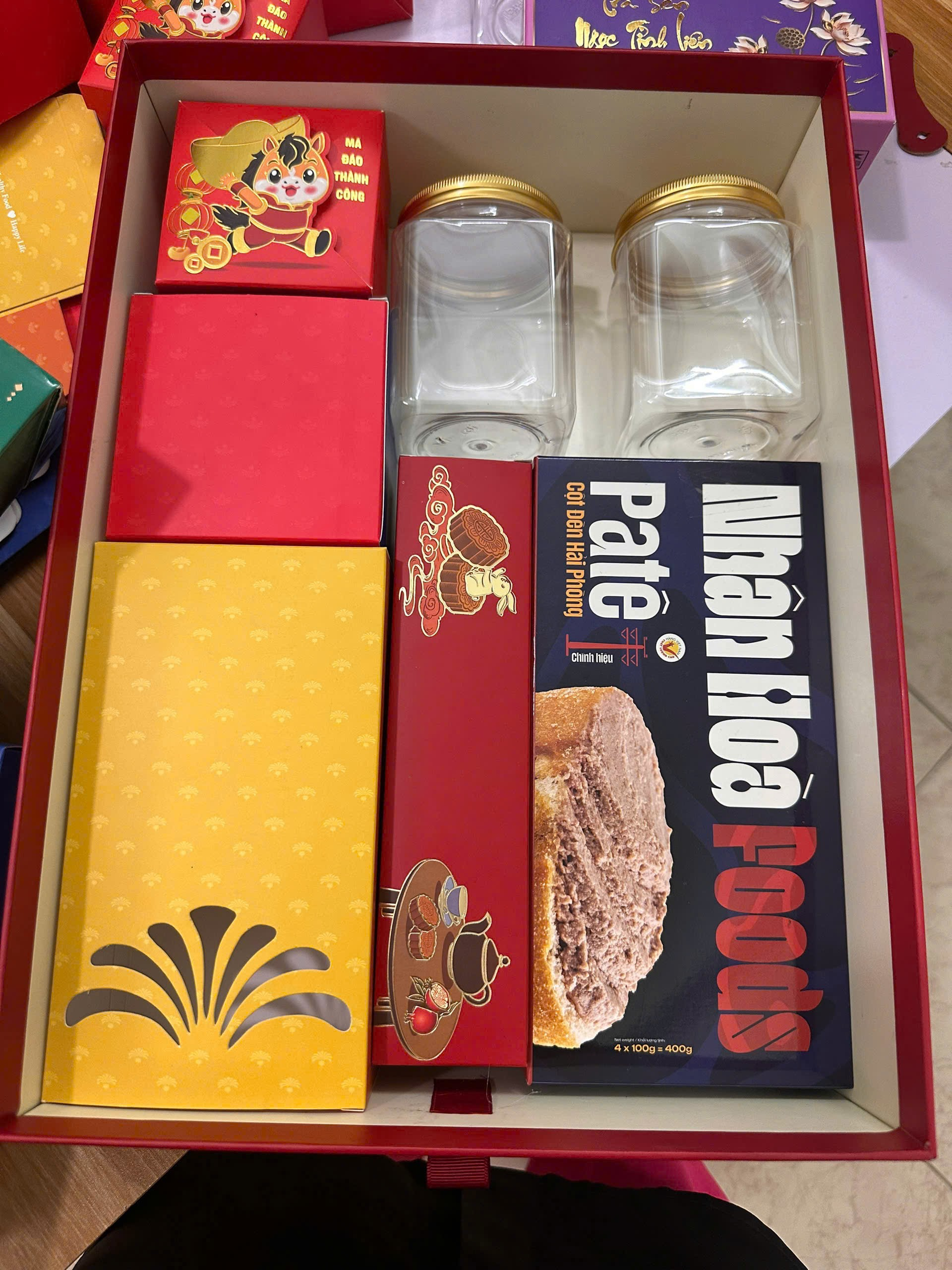 Hộp quà Tết Nhân Hòa thực tế